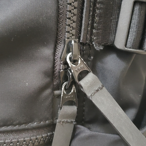 Lululemon New Crew Backpack 20L RARE FIND - Picture 11 of 15